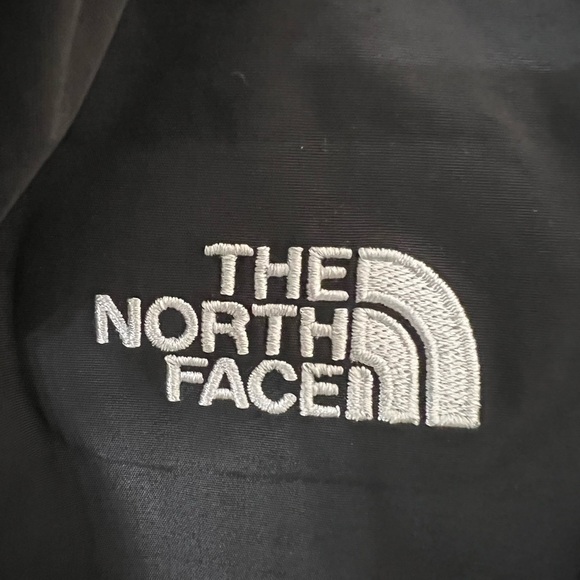 The North Face Women's L HyVent Heavy Duty Black Rain Jacket - Picture 5 of 12